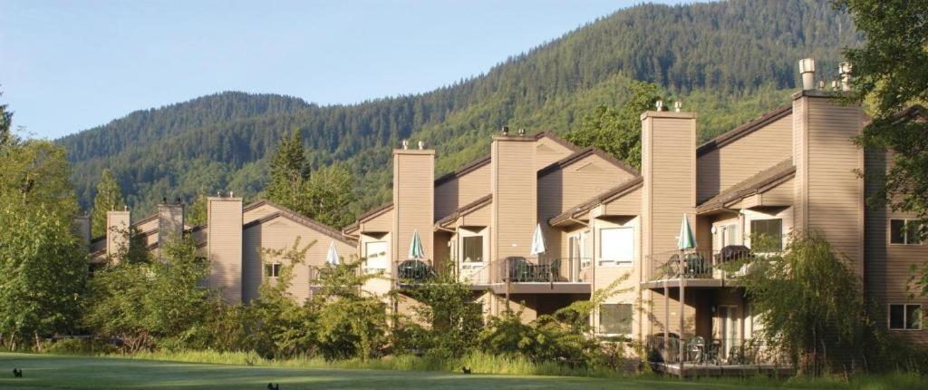 Whispering Woods Resort Welches Kültér fotó