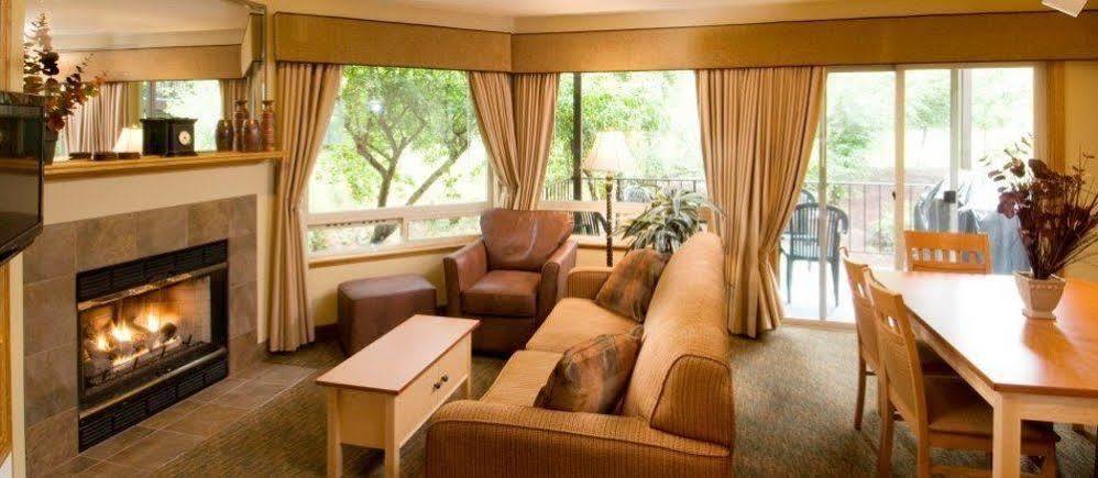 Whispering Woods Resort Welches Kültér fotó